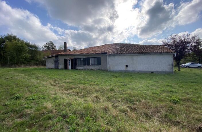 Maison en pierre à rénover avec grand terrain — photo 2