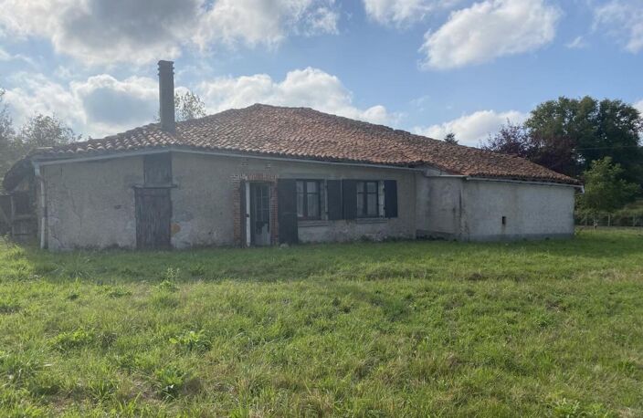 Maison en pierre à rénover avec grand terrain — photo 5