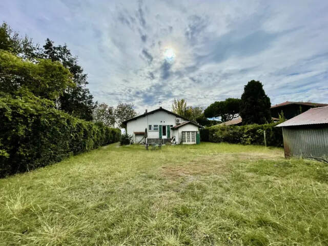 Maison à rénover ou terrain 1000 m2 constructible pour villa de 200m2 — photo du bien