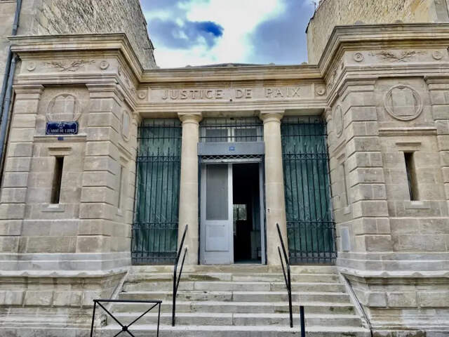 Immeuble de trois plateaux bruts à rénover (bureaux / commerces / habitation) — photo du bien