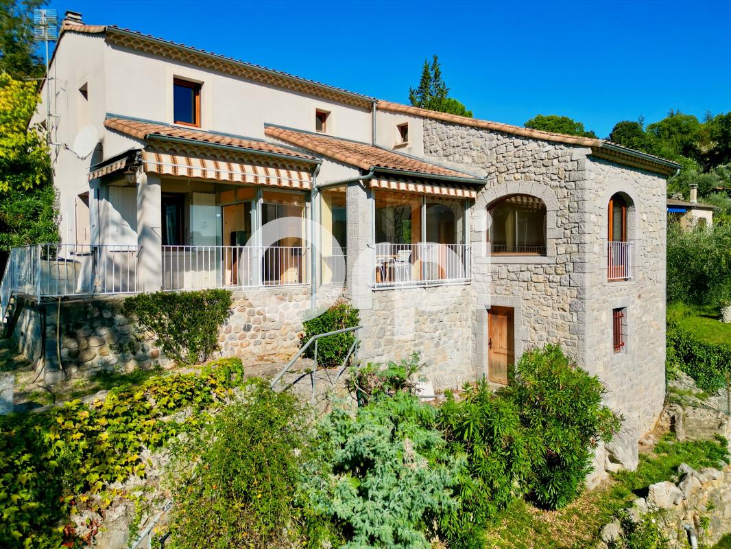 Villa / Maison  T6 à vendre Labeaume 07120