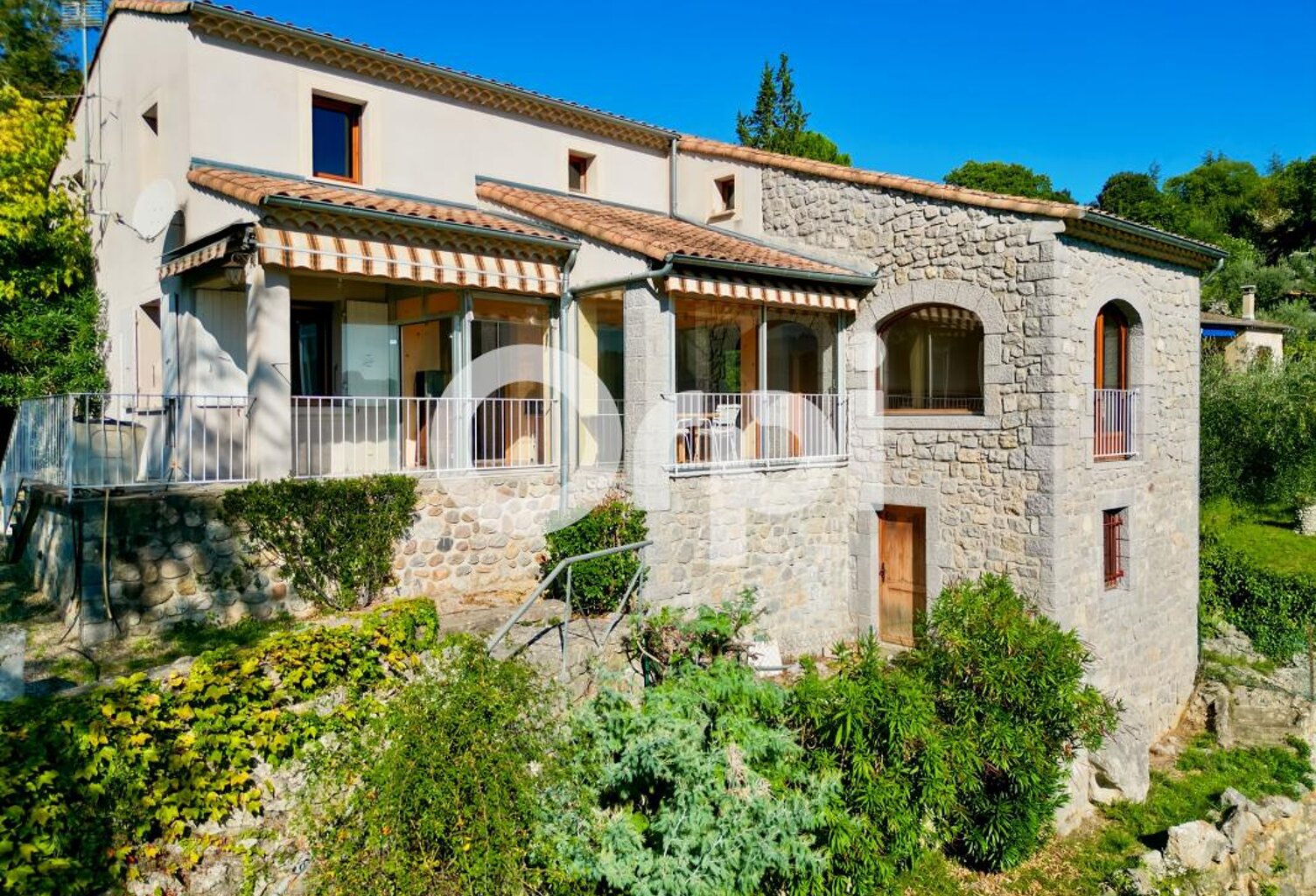 Maison en pierre avec vue imprenable — photo 1