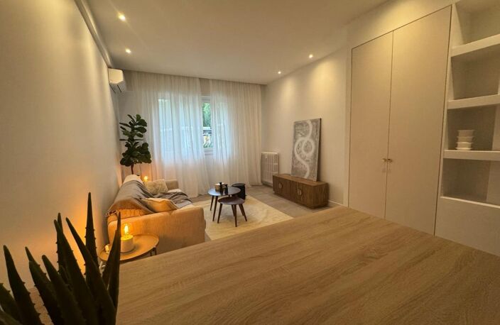 Appartement À Vendre VASTE STUDIO  CARRE D'OR — photo 2