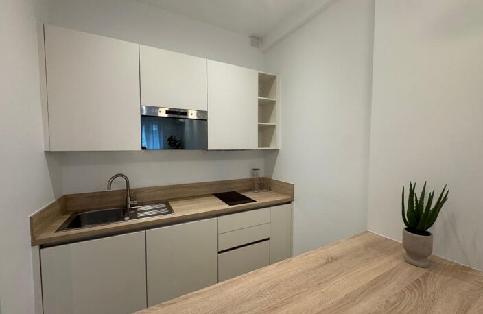 Appartement À Vendre VASTE STUDIO  CARRE D'OR — photo 3