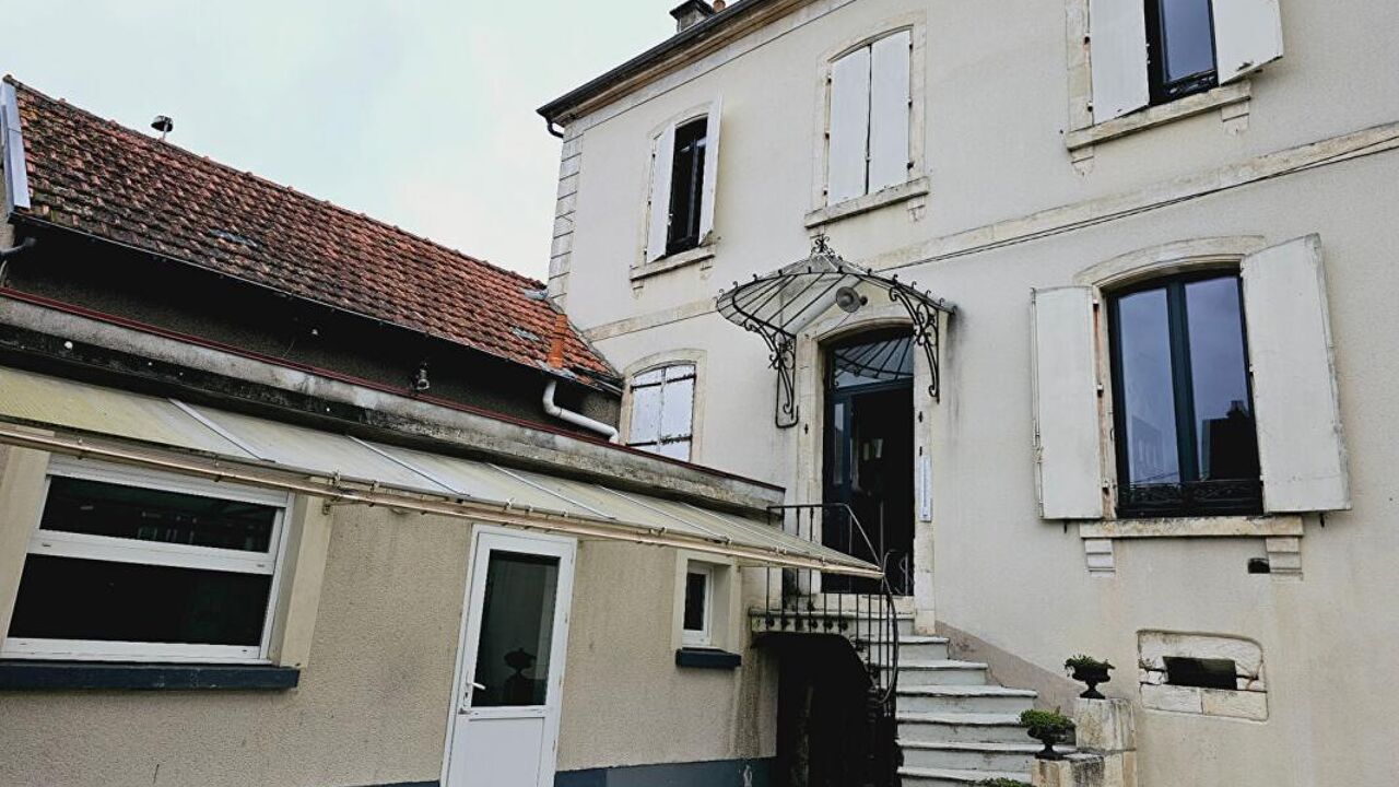 maison 9 pièces 285 m2 à vendre à Saint-Doulchard (18230)