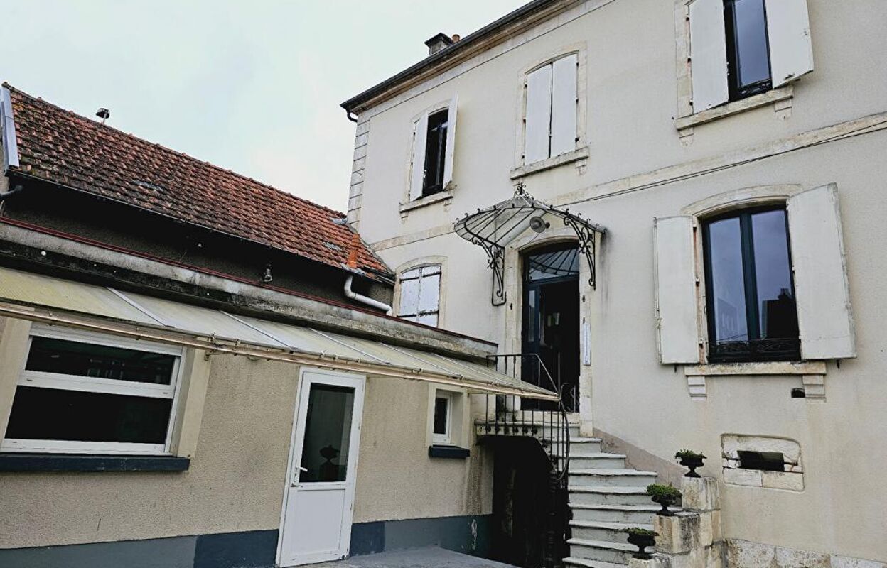 maison 9 pièces 285 m2 à vendre à Saint-Doulchard (18230)