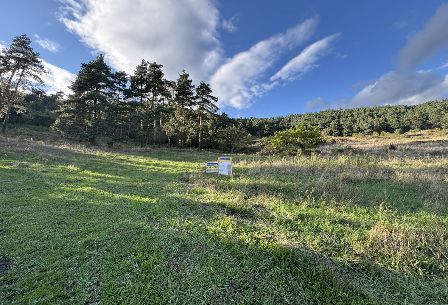 VINZIEUX - Terrain constructible de 1333m2 — photo 1