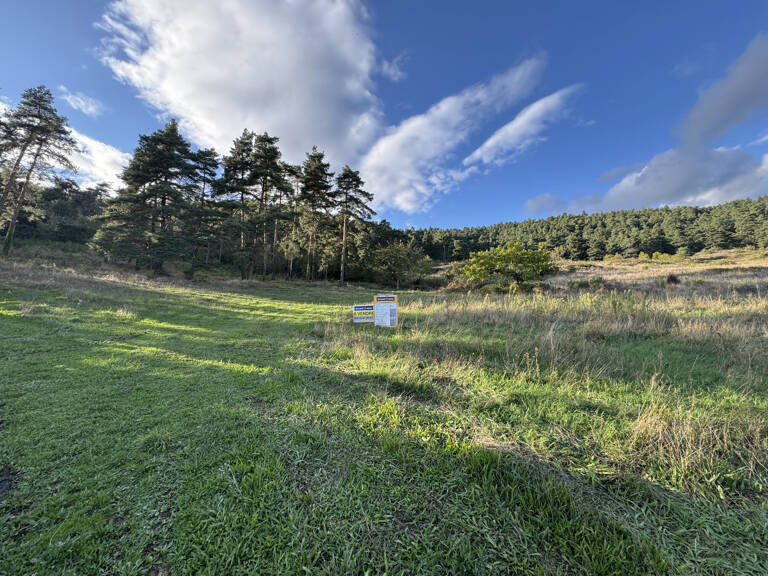 VINZIEUX - Terrain constructible de 1333m2 — photo 1