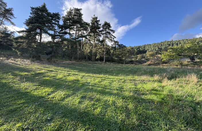 VINZIEUX - Terrain constructible de 1333m2 — photo 2