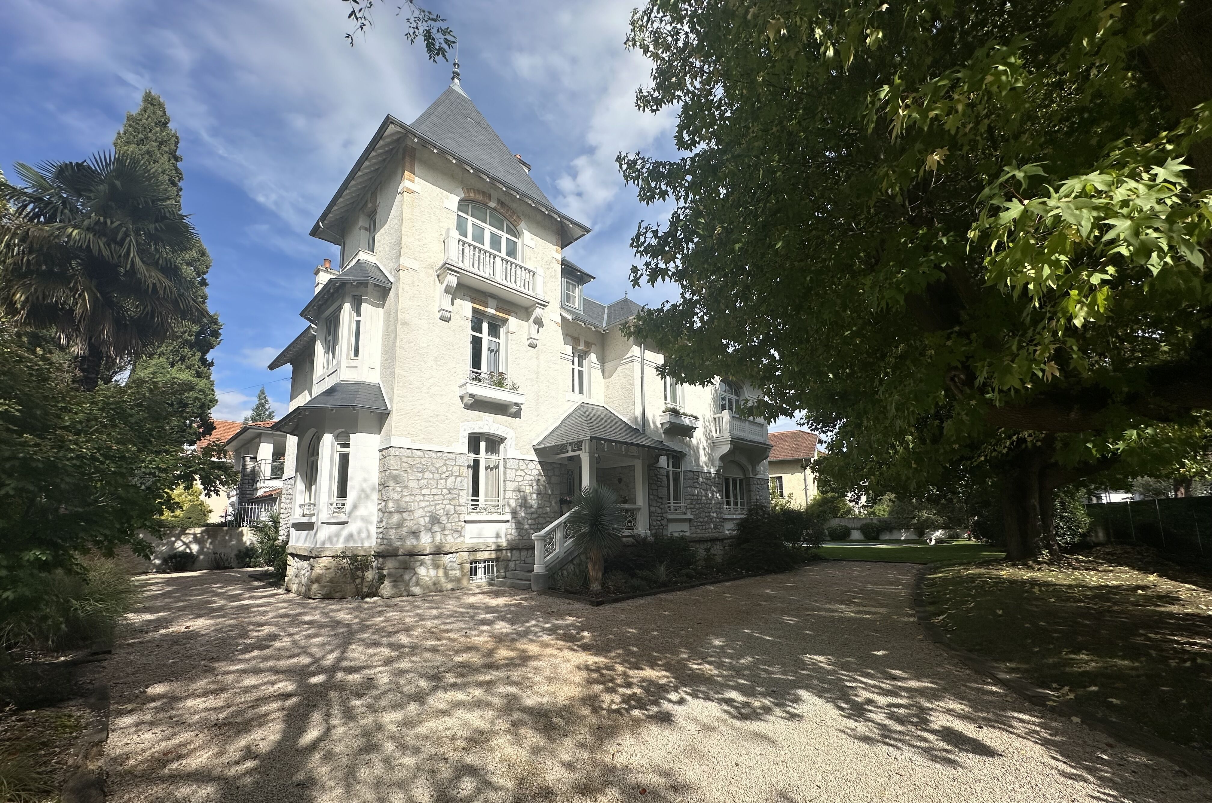 Villa / Maison 12 pièces  à vendre Pau 64000