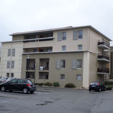 Appartement 3 pièces 841 €