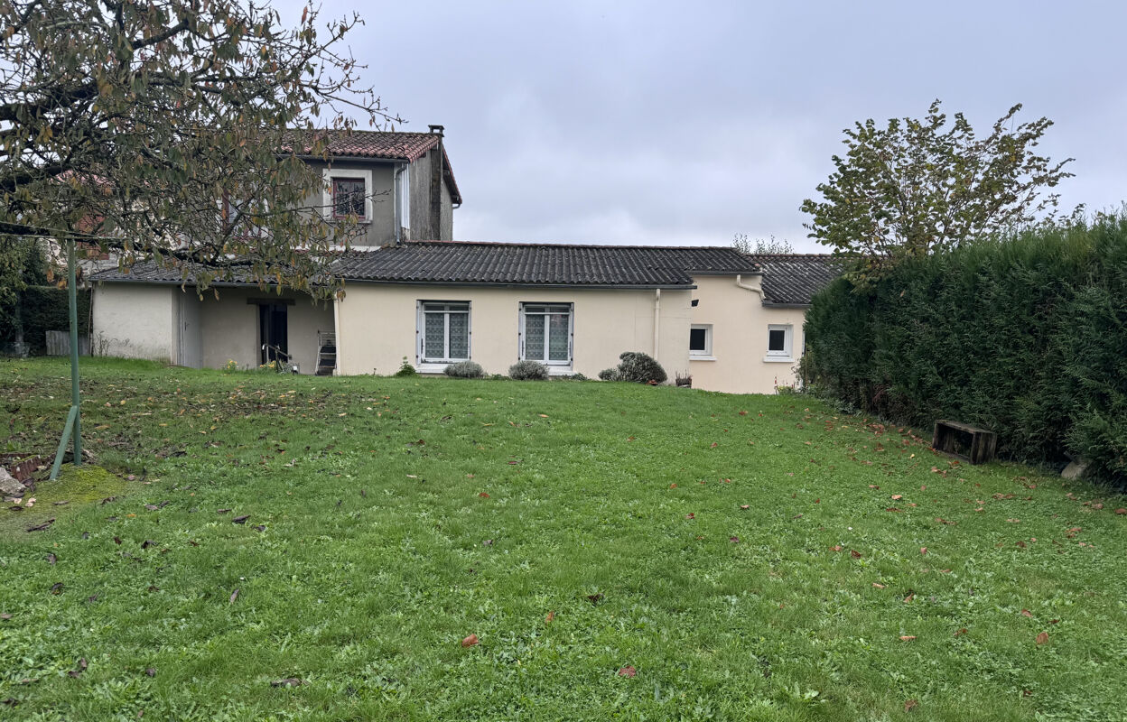 maison 7 pièces 176 m2 à vendre à Pougne-Hérisson (79130)