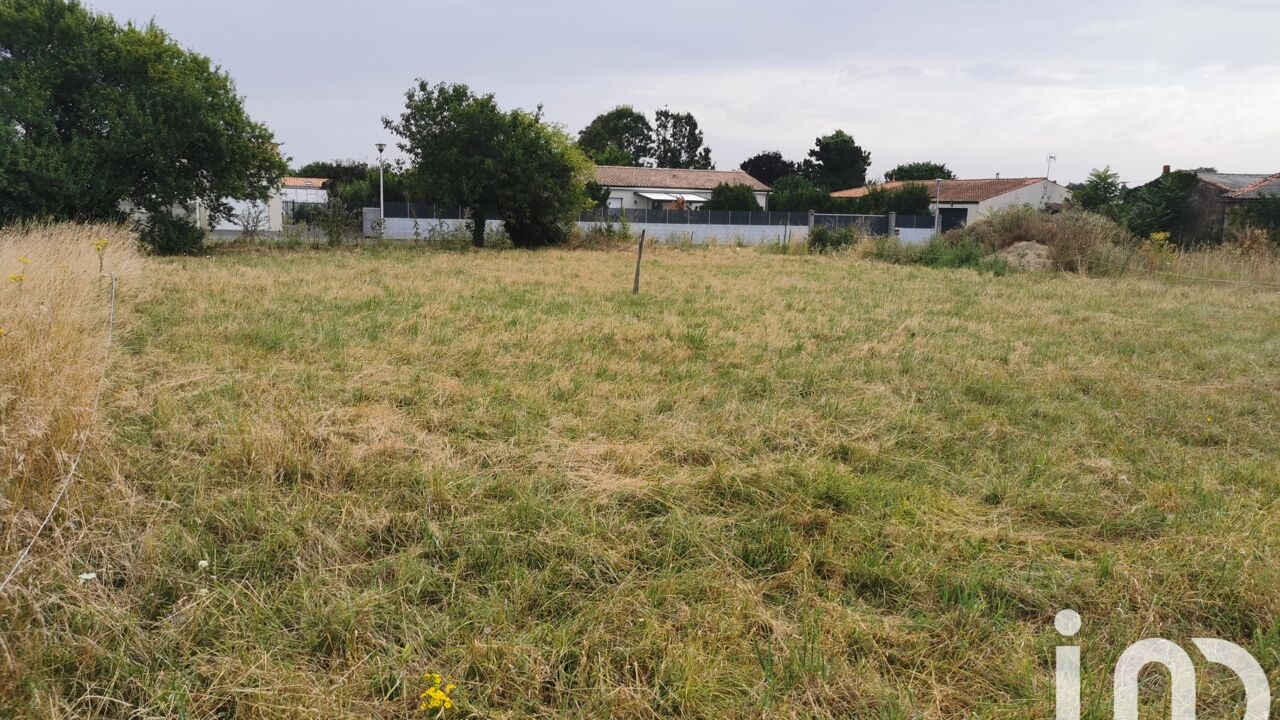 terrain  pièces 930 m2 à vendre à Forges (17290)