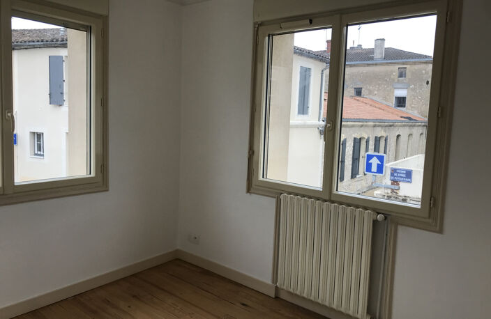 Exclusivité, Marmande coeur de ville, habitation de 82.94m2 avec 3 garages. — photo 3