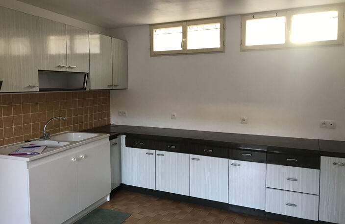 Exclusivité, Marmande coeur de ville, habitation de 82.94m2 avec 3 garages. — photo 5