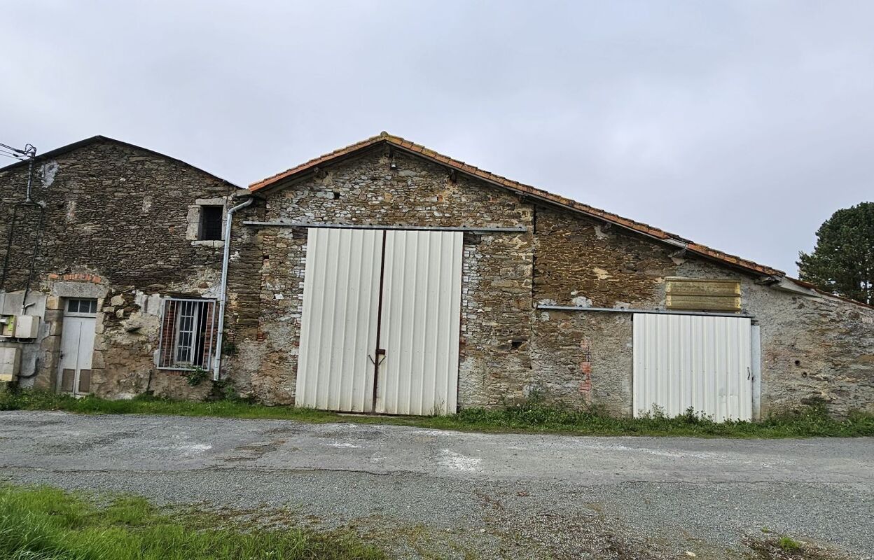 divers  pièces 3500 m2 à vendre à Essarts-en-Bocage (85140)