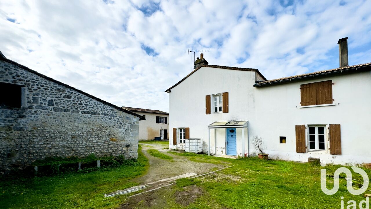 maison 8 pièces 271 m2 à vendre à Roullet-Saint-Estèphe (16440)