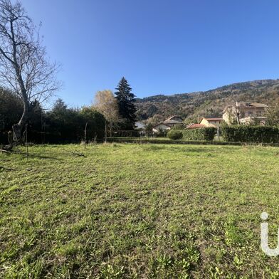 Terrain 607 m²