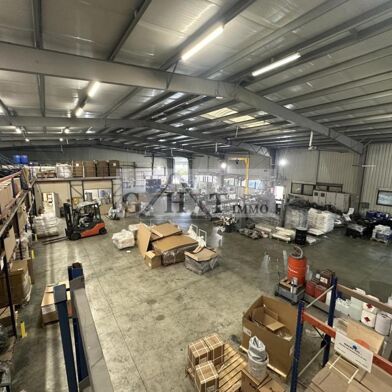 Local industriel 2300 m²