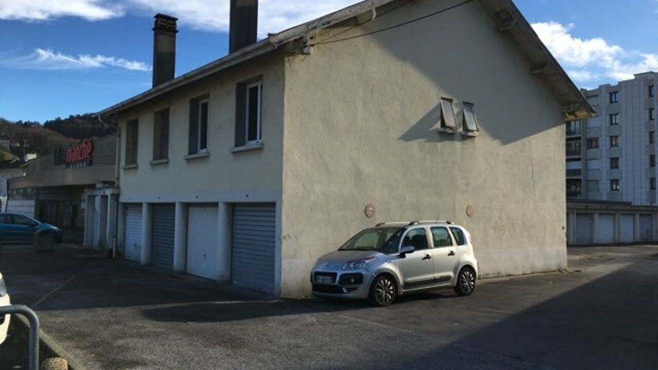 garage  pièces  m2 à louer à Annecy (74000)