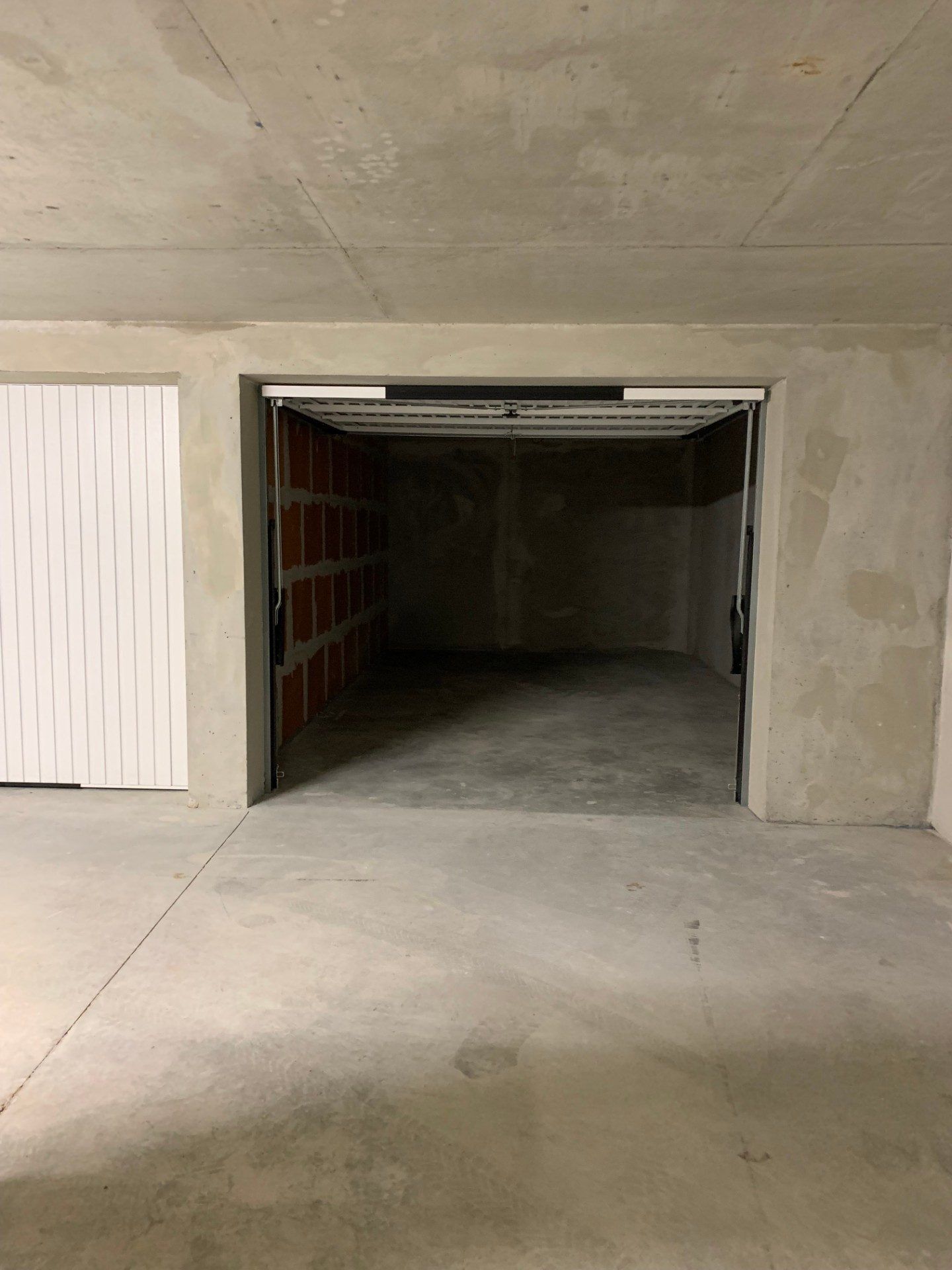 Valence Parking 18 m²