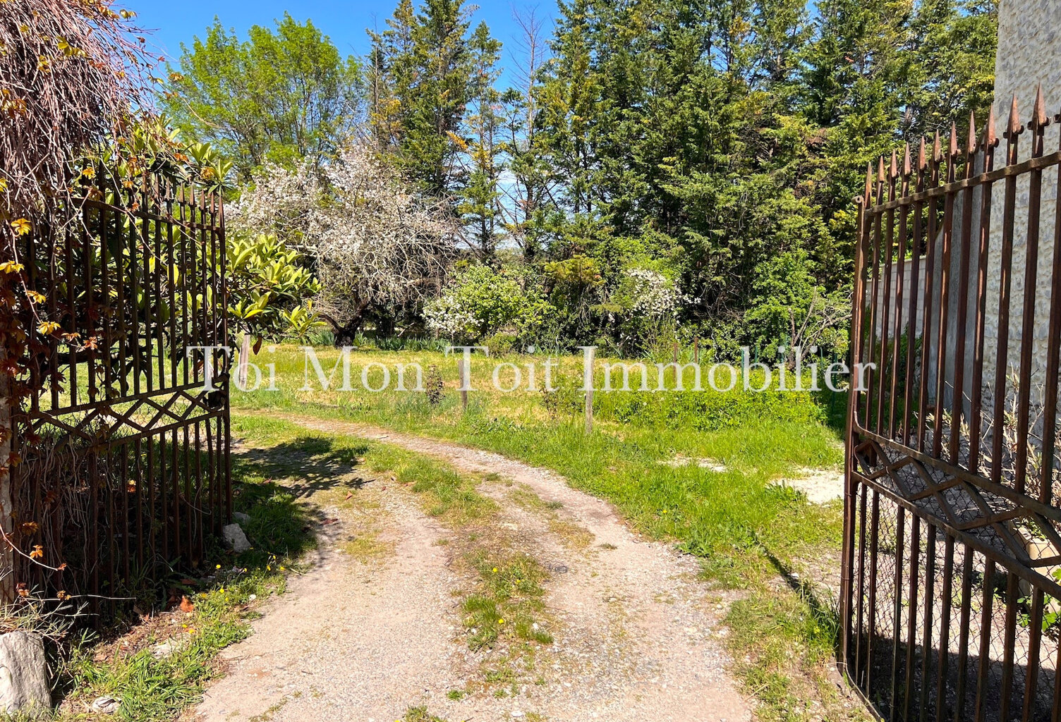 Remise de 156m2 env. + Terrain constructible à Quissac — photo 1