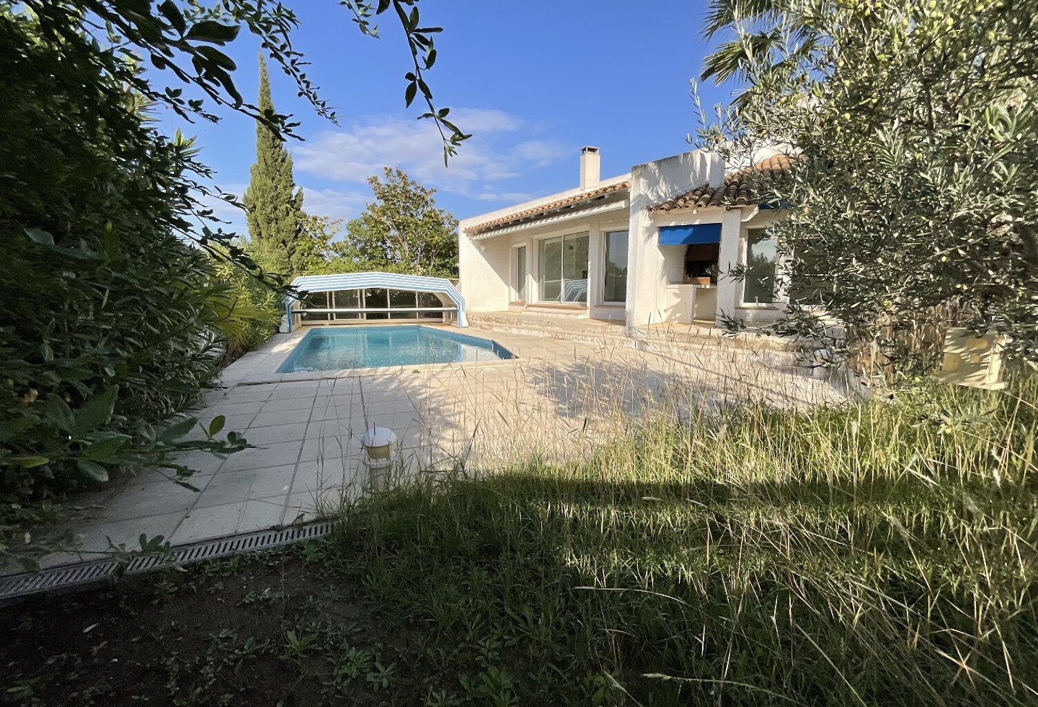 Villa — photo 1