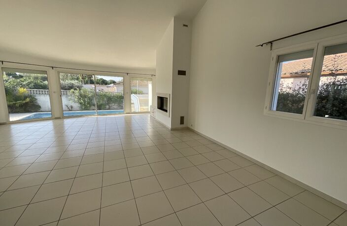 Villa — photo 3