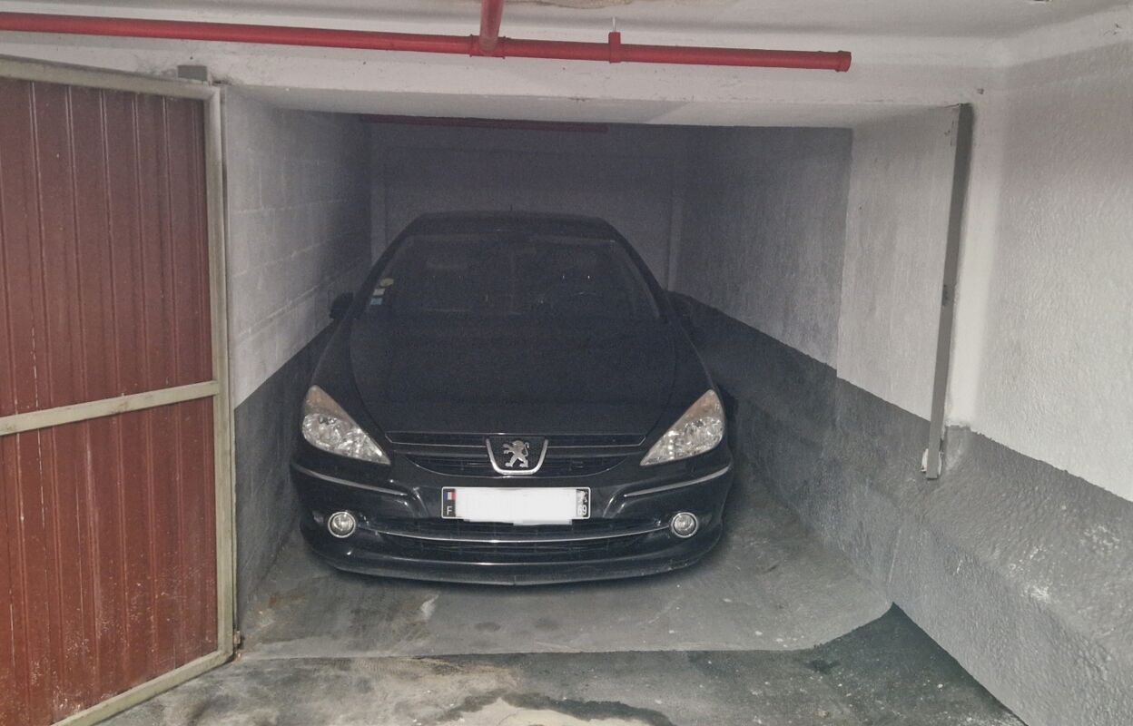 garage  pièces 12 m2 à vendre à Paris 9 (75009)