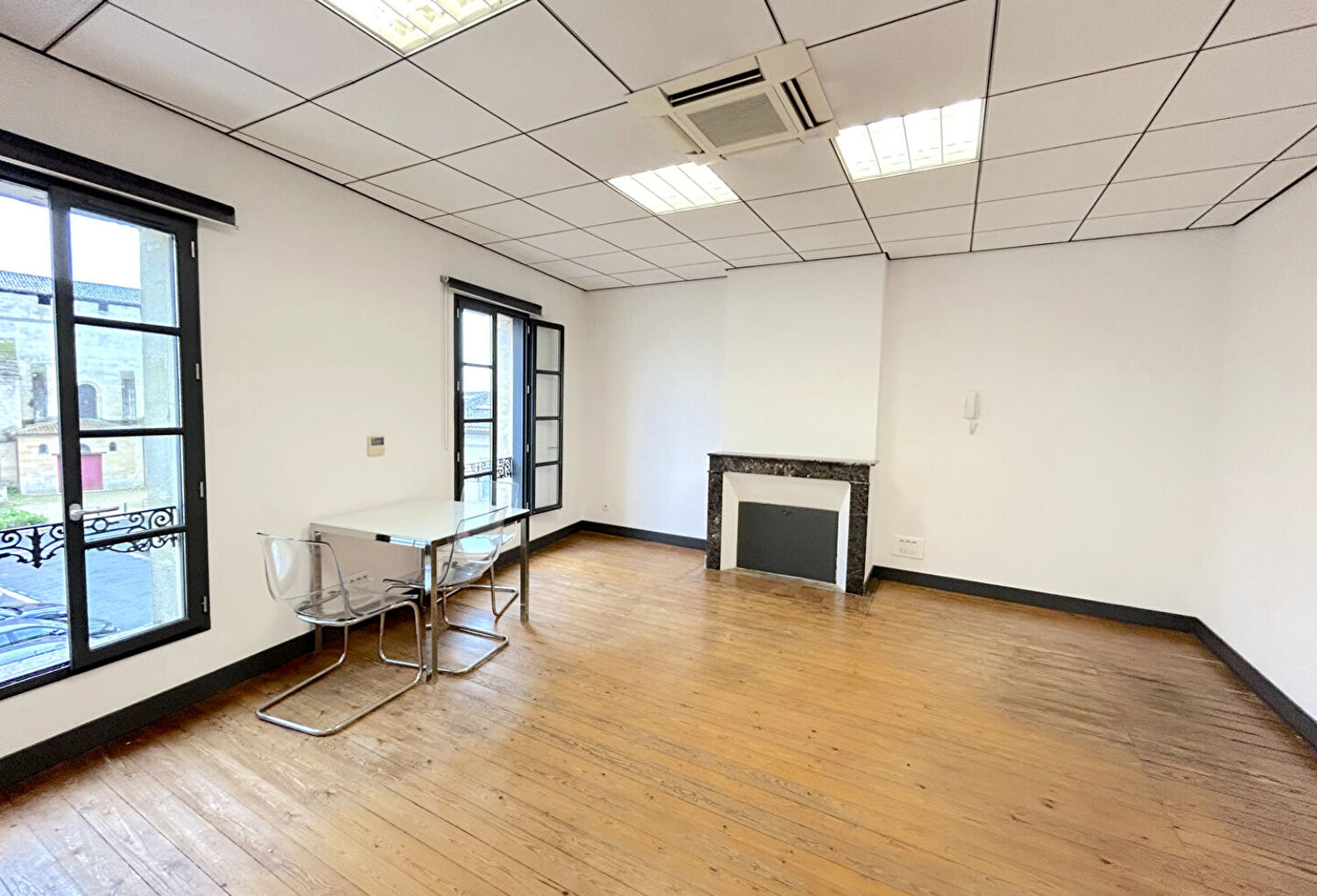 A LOUER BUREAU DANS IMMEUBLE DE STANDING AVEC ASCENSEUR - SAINT ANDRE DE CUBZAC — photo 1