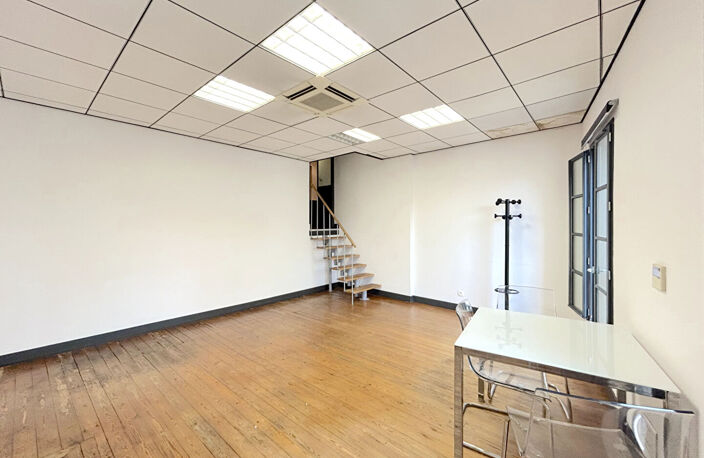 A LOUER BUREAU DANS IMMEUBLE DE STANDING AVEC ASCENSEUR - SAINT ANDRE DE CUBZAC — photo 2