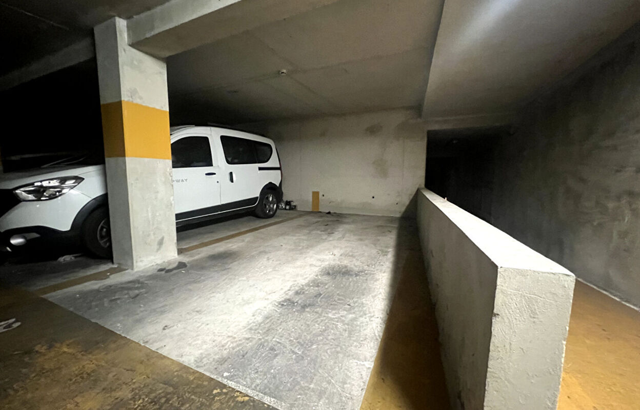 garage  pièces  m2 à vendre à Marseille 5 (13005)