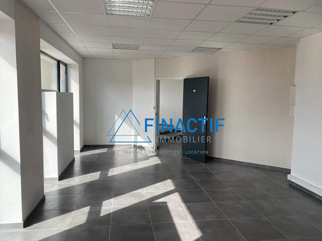 BUREAU EGUILLES - 36 m2 — photo du bien