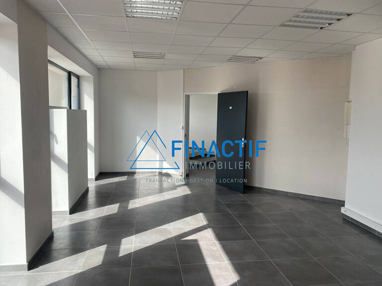 BUREAU EGUILLES - 36 m2 — photo 1