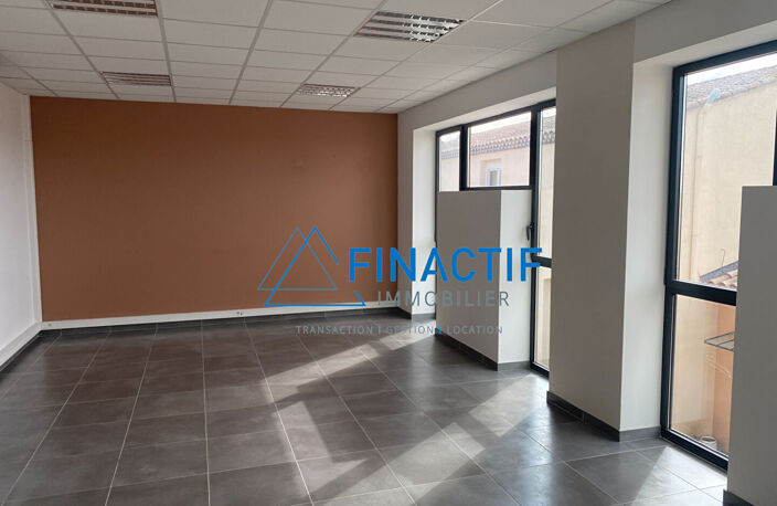 BUREAU EGUILLES - 36 m2 — photo 2