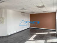 BUREAU EGUILLES - 36 m2 — photo 3