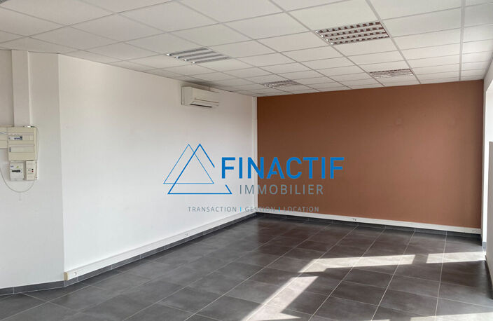 BUREAU EGUILLES - 36 m2 — photo 3