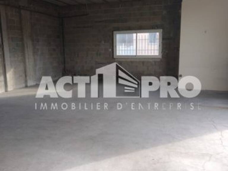 Entrepot à louer — photo 1