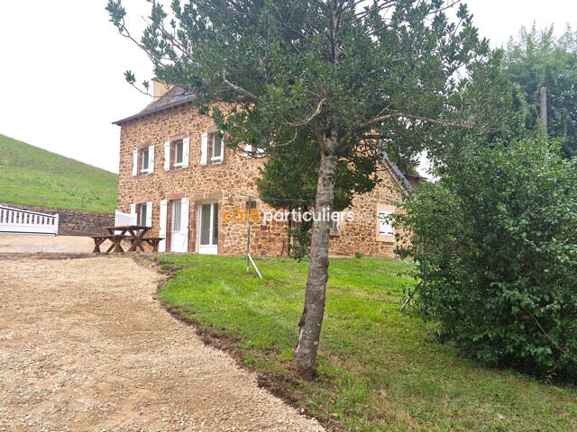 Maison rénovée assise sur 1800 m2 de terrain. — photo du bien