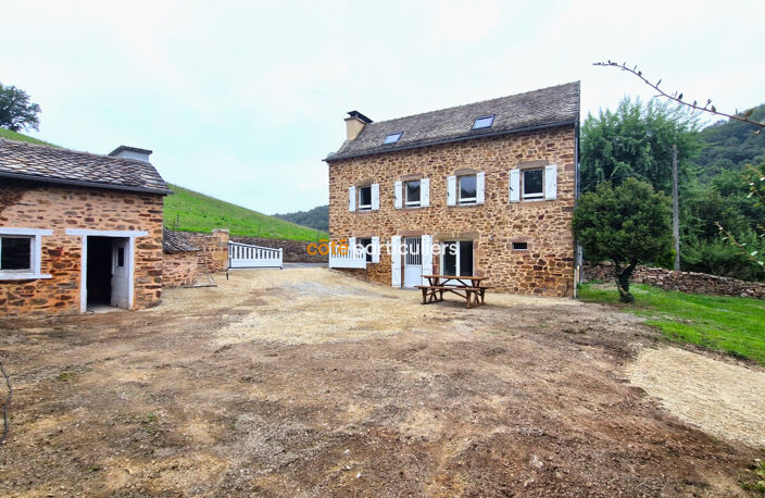Maison rénovée assise sur 1800 m2 de terrain. — photo 2
