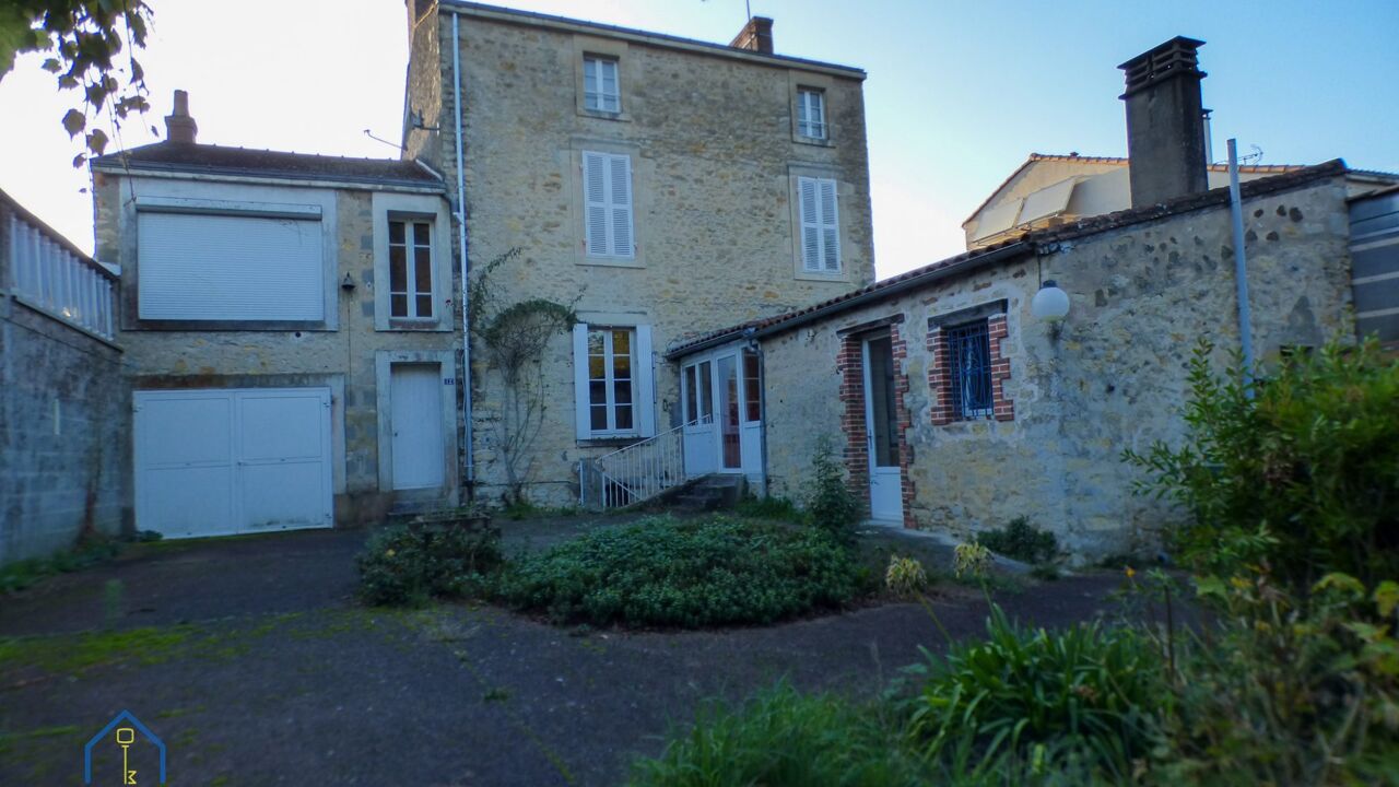 maison 5 pièces 137 m2 à vendre à Chantonnay (85110)