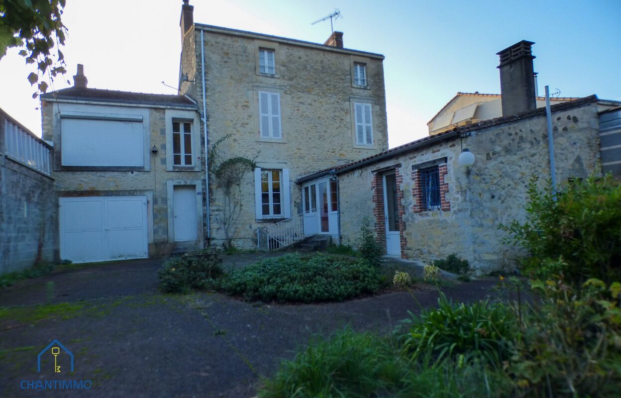 maison 5 pièces 137 m2 à vendre à Chantonnay (85110)