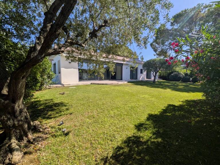 MOUGINS - BELLE CONTEMPORAINE DE PLAIN-PIED - PROCHE DU VIEUX VI — photo 1