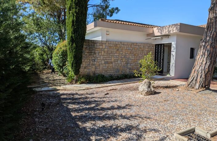 MOUGINS - BELLE CONTEMPORAINE DE PLAIN-PIED - PROCHE DU VIEUX VI — photo 4