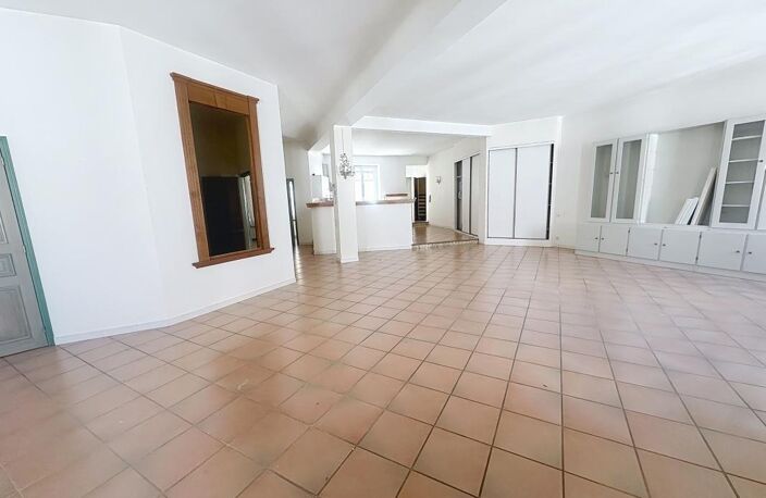 Appartement Avignon Intra-Muros 4 pièce(s) 157.90 m² — photo 2