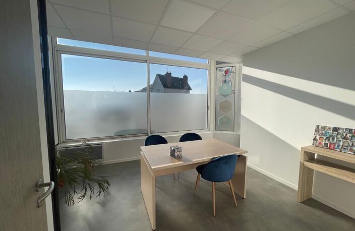 Local 150 m2 à louer, Saint Junien centre en RDC — photo 3