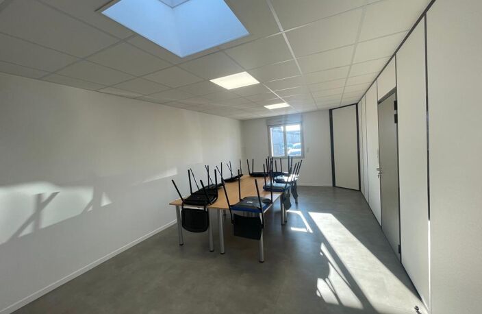 Local 150 m2 à louer, Saint Junien centre en RDC — photo 4