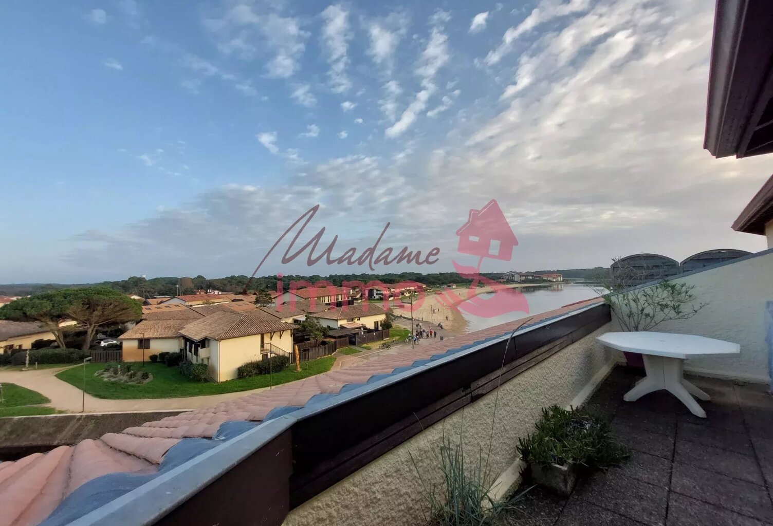 Terrasse avec vue sur le lac — photo 1