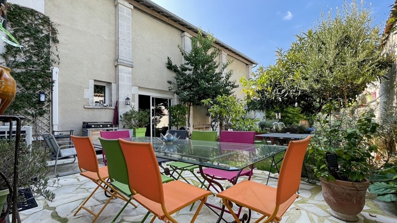 maison 12 pièces 370 m2 à vendre à Cognac (16100)