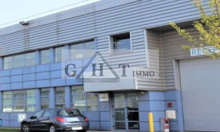 Local industriel  4519 m² à louer à La Courneuve (93120)